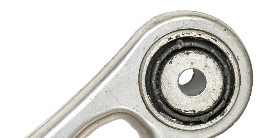 Weißes Autoteil. Satz neuer Autoteile aus Metall. Kfz-Mechaniker-Ersatzteil oder Kfz-Teil isoliert auf weißem Hintergrund.